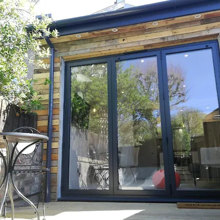Derby Den By Cliftonvalley Apartment Bristol